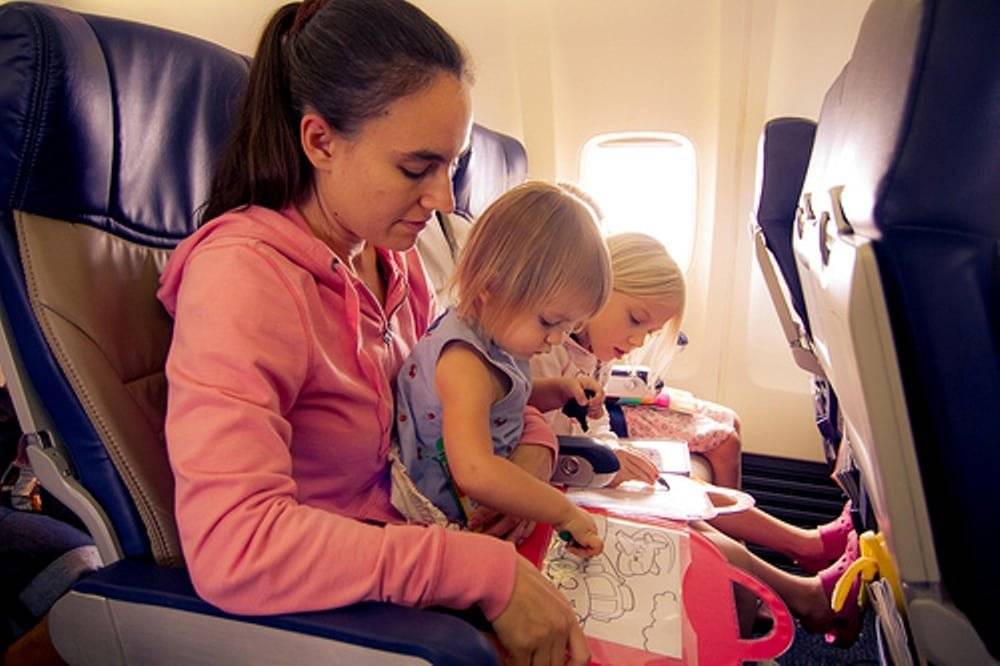 Что взять с собой в самолет: полезные вещи для комфортного путешествия