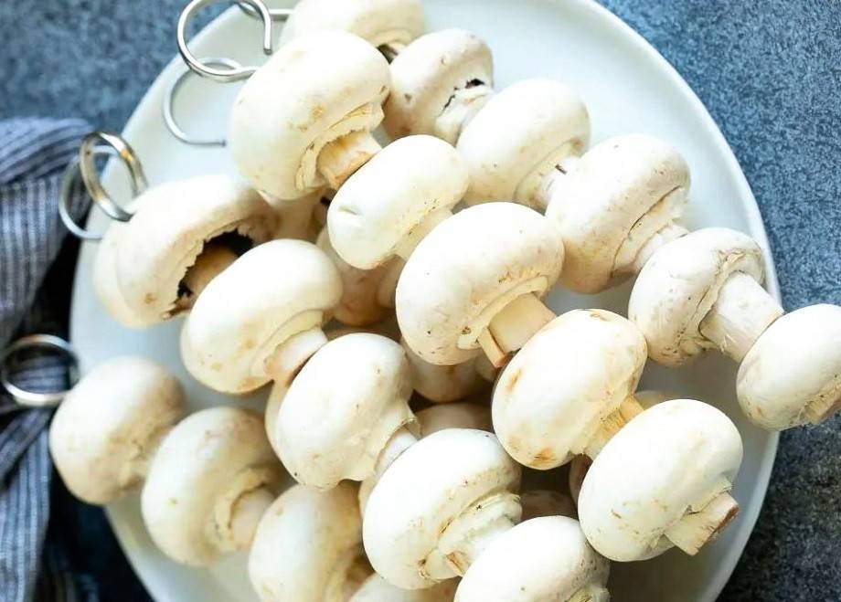 Со скольки лет можно есть грибы детям? можно ли детям давать кушать белые грибы, шампиньоны, вешенки, лисички, сморчки, жареные грибы? — технологичный огород