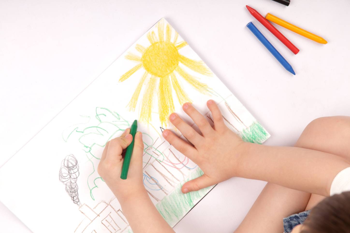 Отдавать ли ребенка в художественную школу, если он любит рисовать?