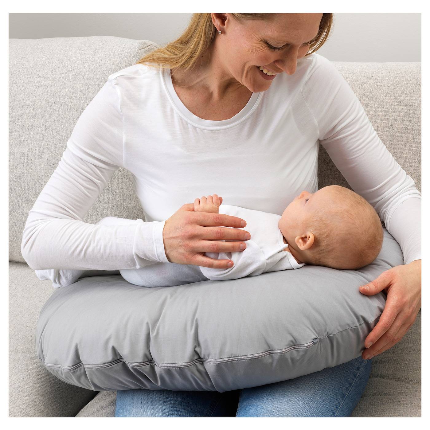 Нужна ли подушка для кормления малыша и как ею пользоваться?