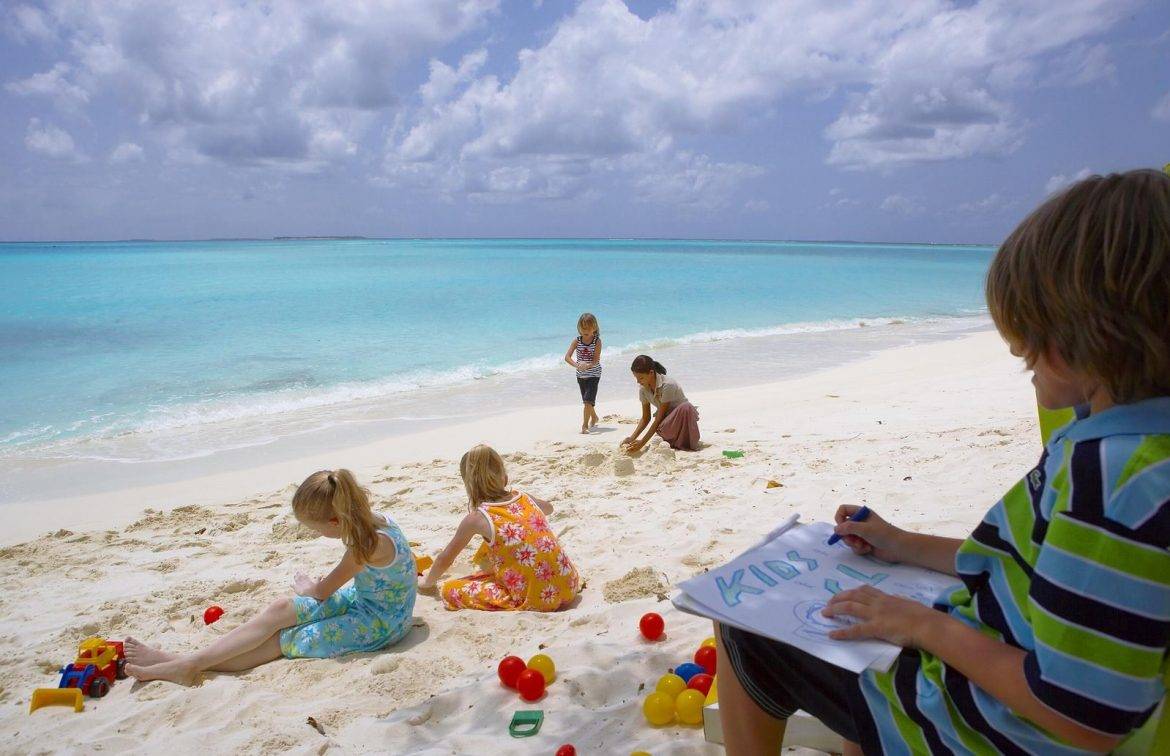 Куда лучше поехать на море с ребенком, обзор отечественных и зарубежных курортов