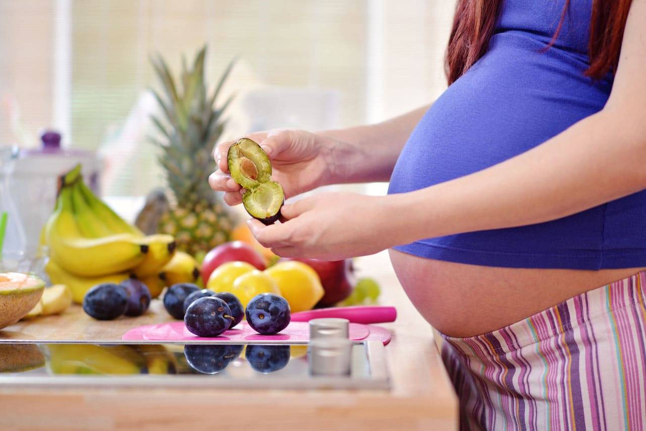 Полезные и вредные  фрукты при беременности - какие фрукты нельзя беременным?