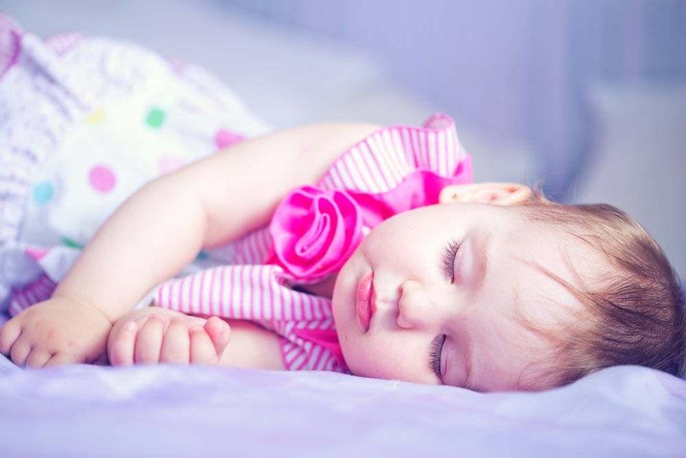 ????ответ эксперта: почему новорожденный вздрагивает во сне? ????