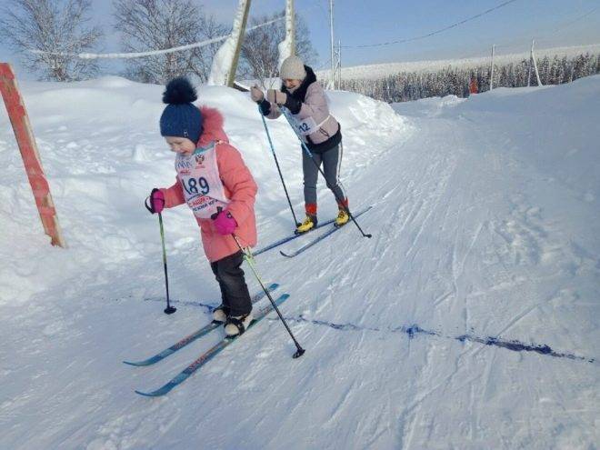 Как научить ребенка кататься на лыжах советы как научить детей кататься на лыжах опыт научить кататься на лыжах практика как научиться кататься на лыжах техника обучение детей ходьбе на лыжах беговые коньковые лыжи горки обучение ребенка ходьбе на лыжах
