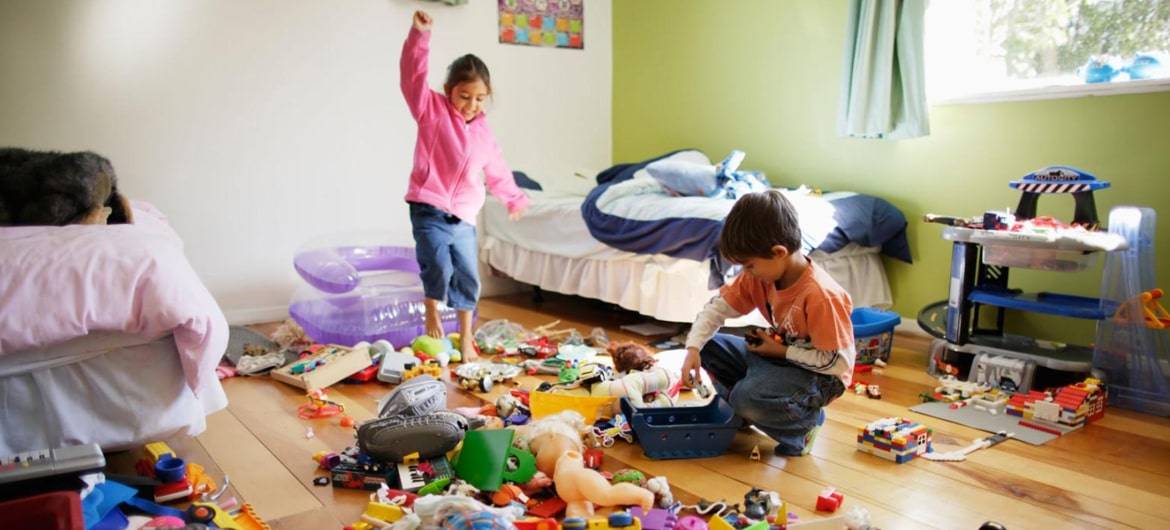 Что делать, если ребенок все ломает, особенно игрушки