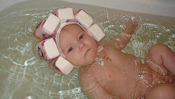 Нужно ли надевать младенцу шапочку после купания и перед сном? — моироды.ру