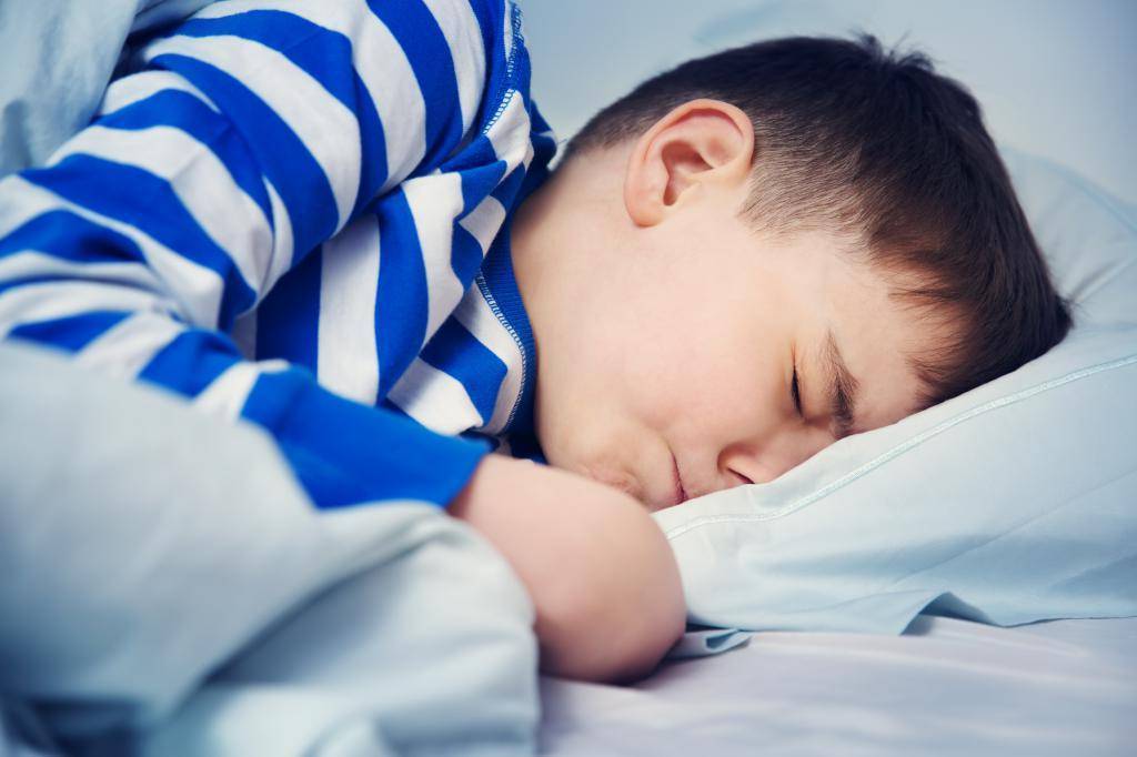 Сложности с засыпанием и поверхностный сон у ребенка: причины и помощь при нарушениях сна
