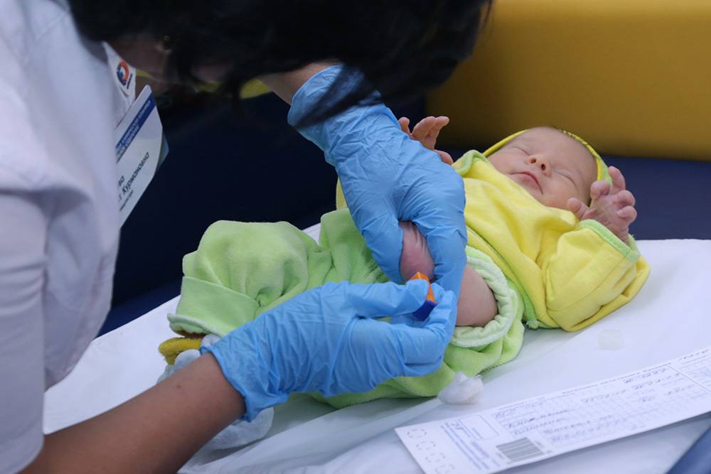 Первый скрининг новорожденных. неонатальный скрининг - забор крови на "пяточный тест"