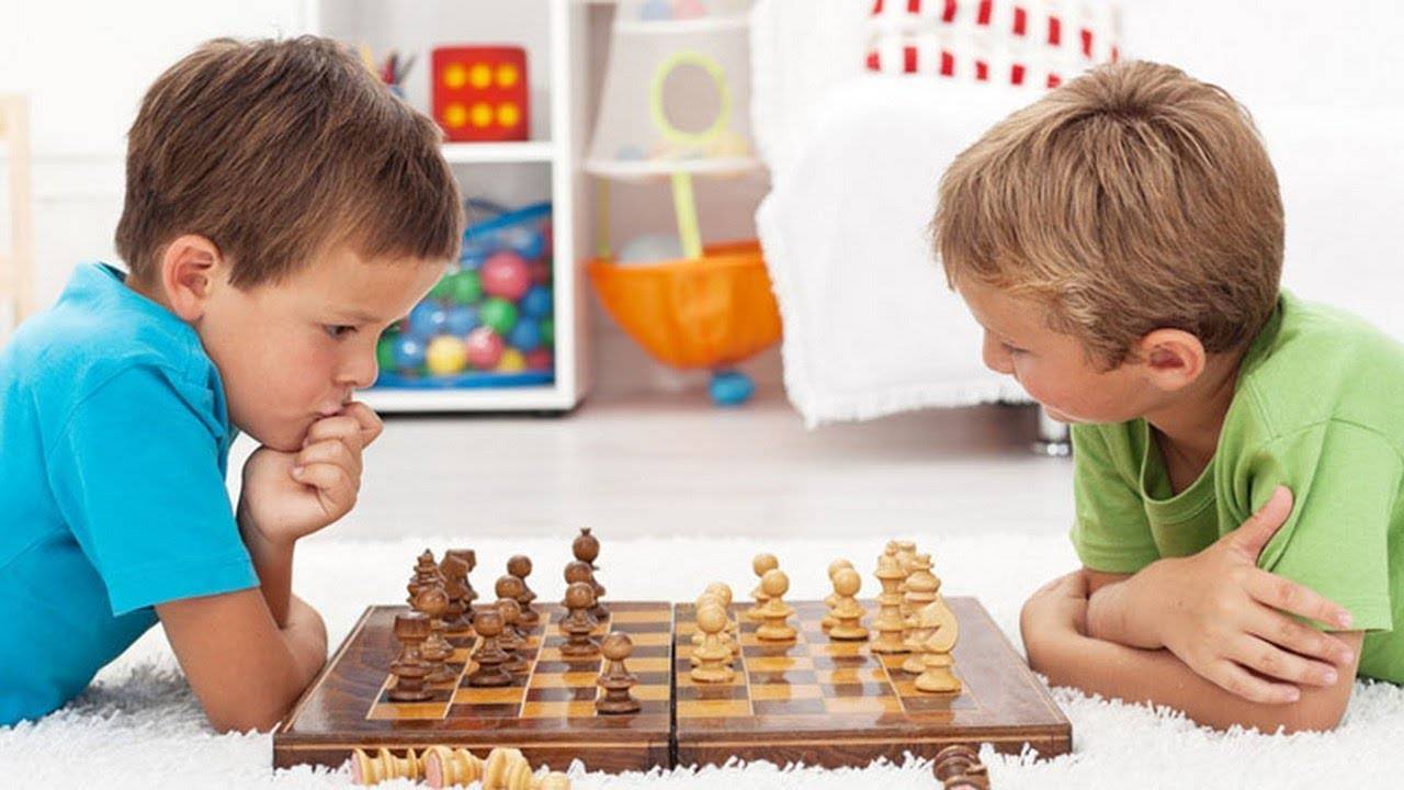 Первые уроки игры в шахматы