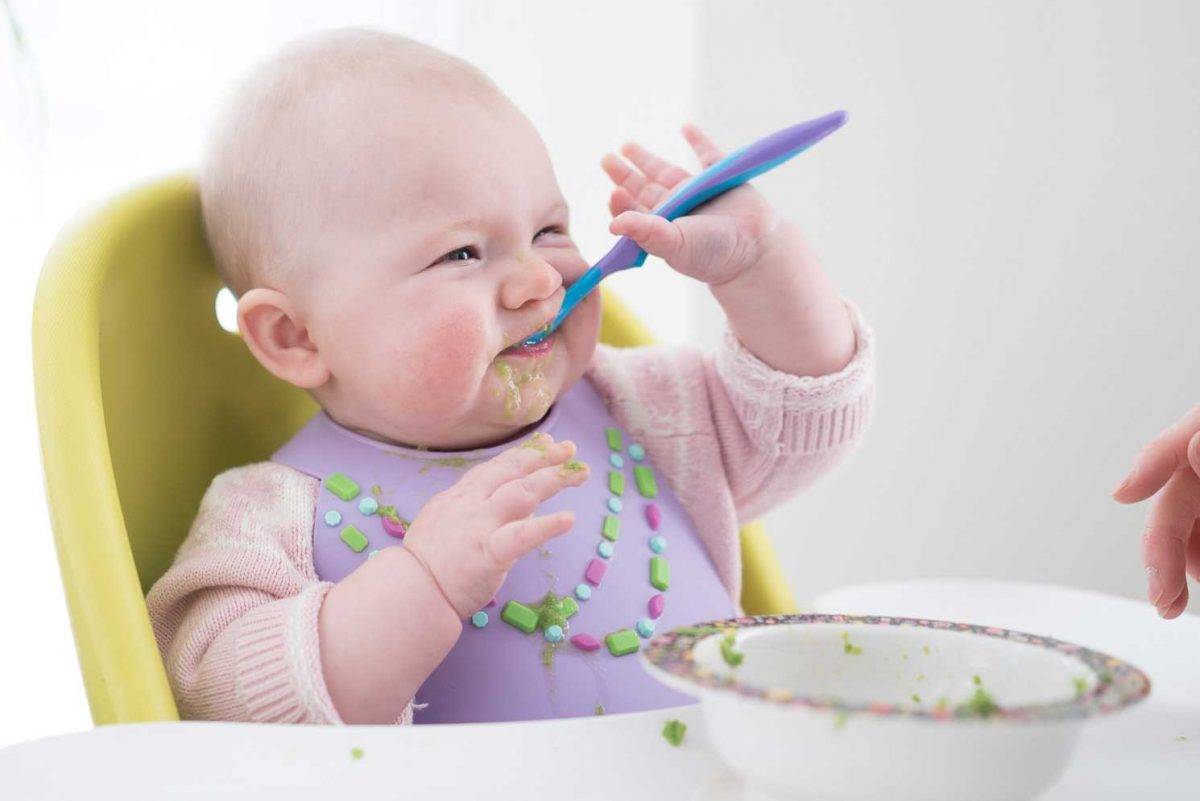 Ребенок не ест прикорм: что делать, если он отказывается от новой еды в 7-8 месяцев?