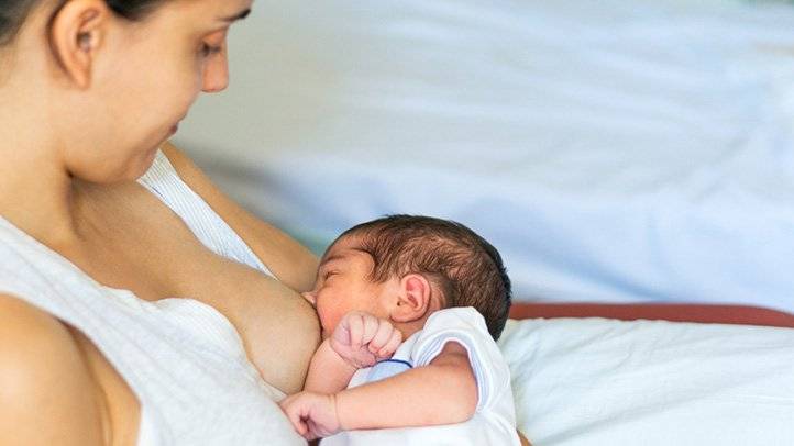 Ребенок 4 месяца кусается деснами. ребенок кусает грудь во время кормления: почему это происходит и как отучить
