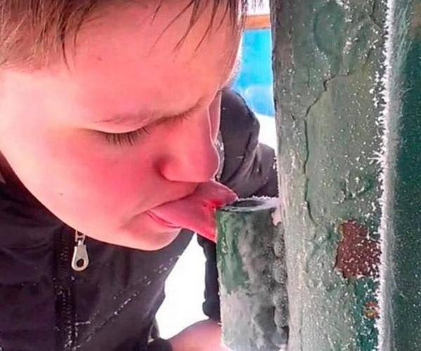 Ребёнок прилип языком к металлу на морозе. что делать? - журнал новый день