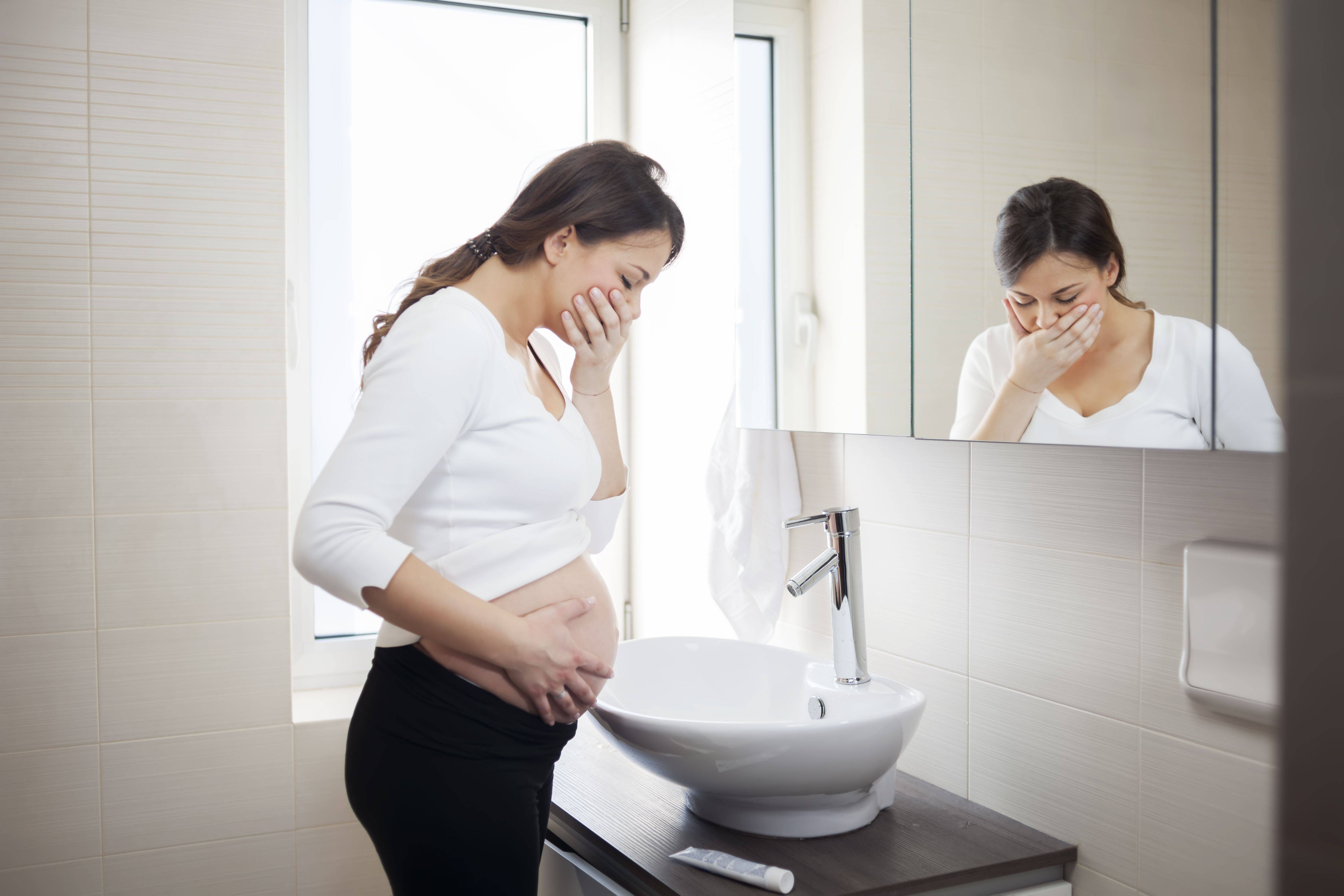 Диарея и беременность. основные причины поноса при беременности