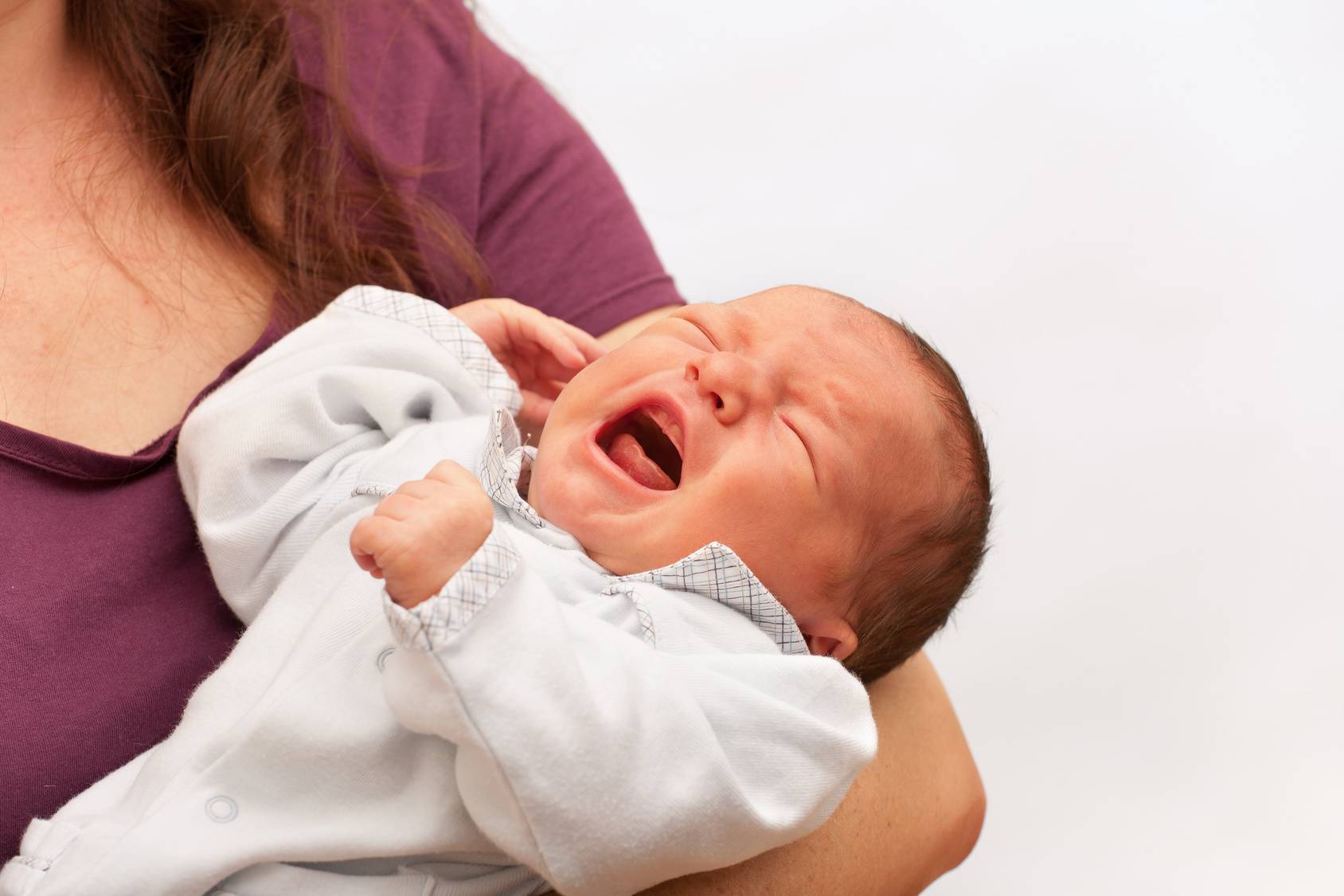 Газики у новорожденного: как помочь