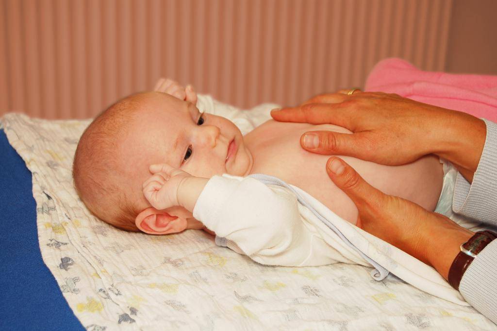 Что делать и о 8 способах помощи малышу рассказывает доктор: разбираем вместе