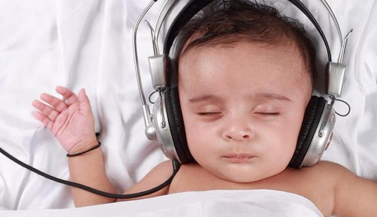 Почему белый шум успокаивает младенца?