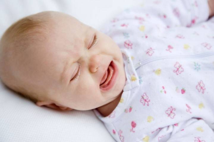 Почему ребенок плачет во сне и кричит, не просыпаясь