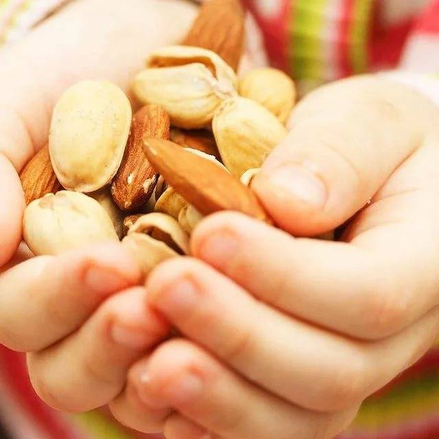 Кедровые орехи детям польза и вред и с какого возраста можно?