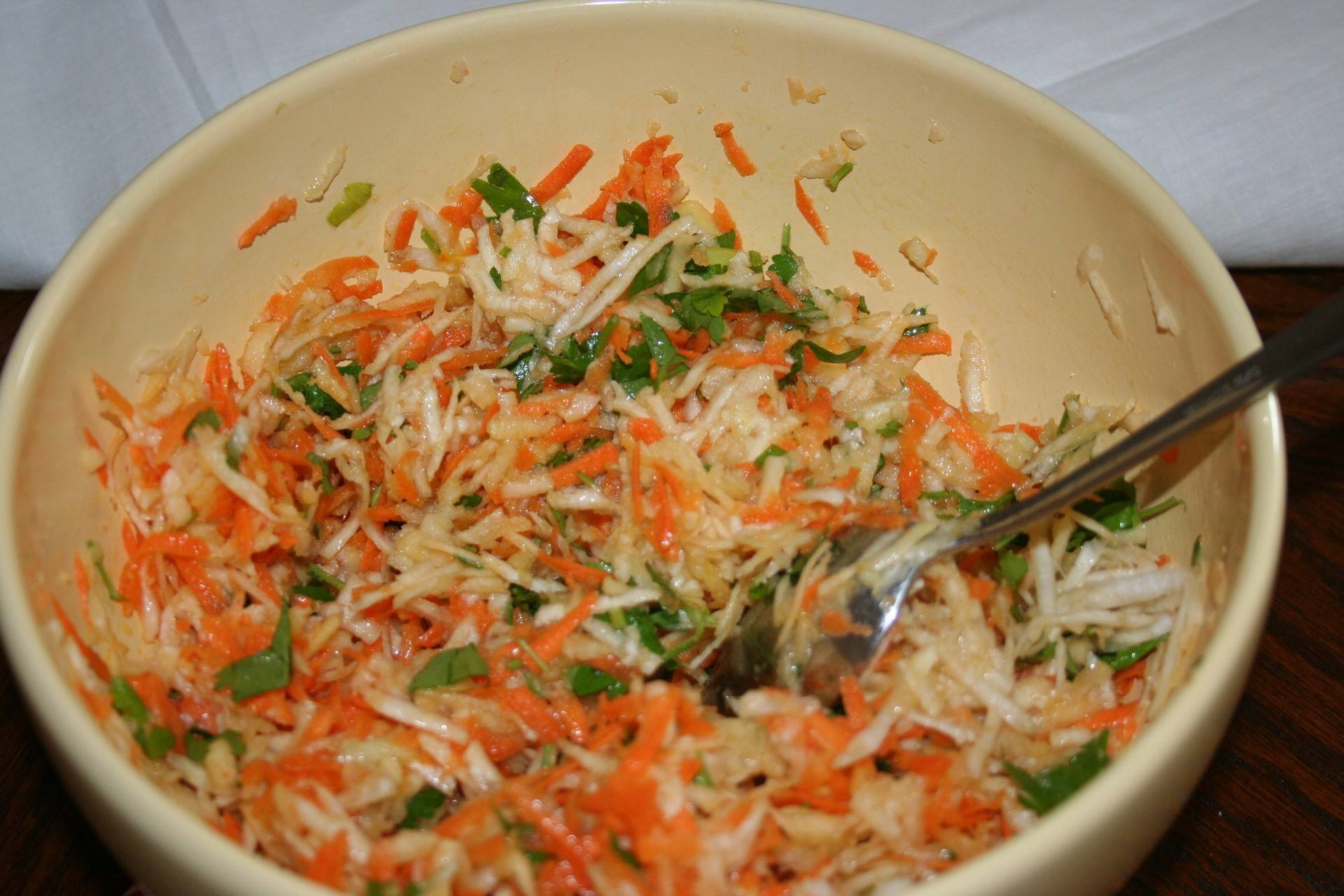 Рецепты безопасных салатов для кормящих мам. готовим салаты для кормящей мамы из правильных продуктов