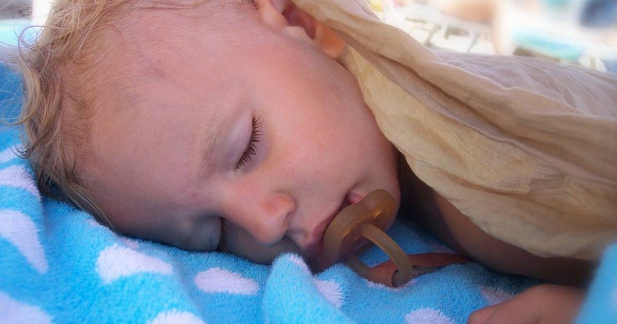 Причины появления холодного пота у ребенка и варианты лечения патологии