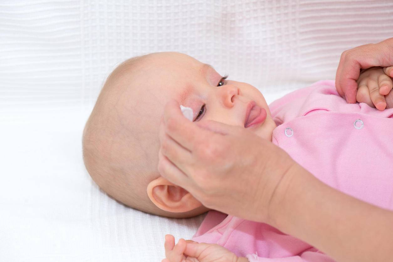 Как промывать глаза чаем (зеленым или черным), можно ли делать это новорожденному