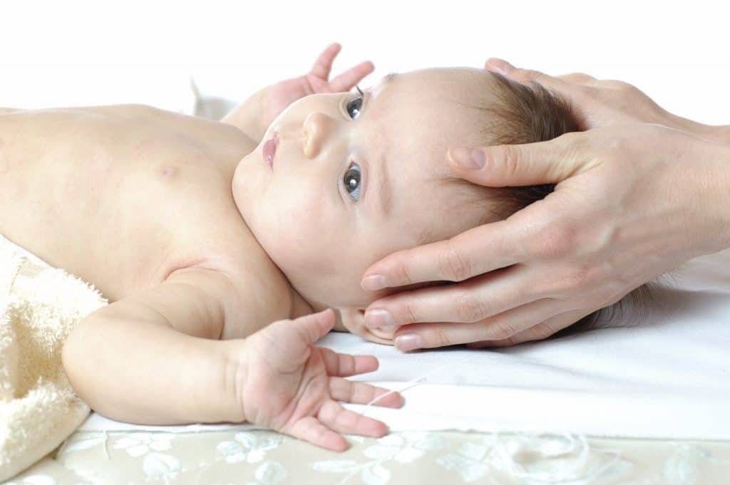 Должен ли малыш плакать во время массажа