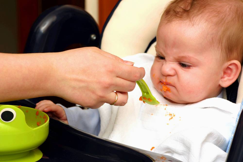 Диета ребенка при запоре: чем кормить малыша?