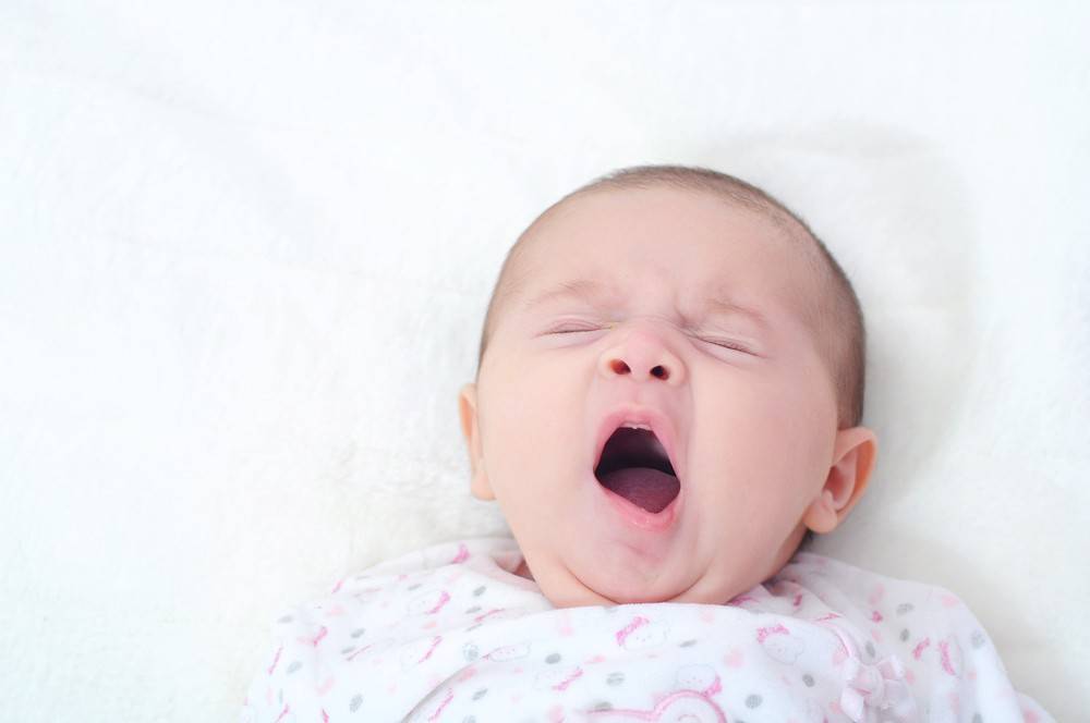 Ребенок спит с приоткрытыми глазами: норма или патология
