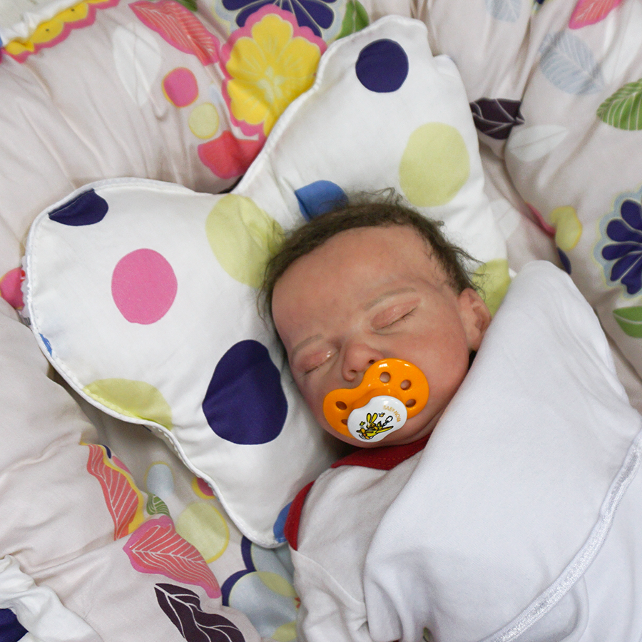Подушка для ребенка: с какого возраста нужна и как правильно выбрать (фото и видео)