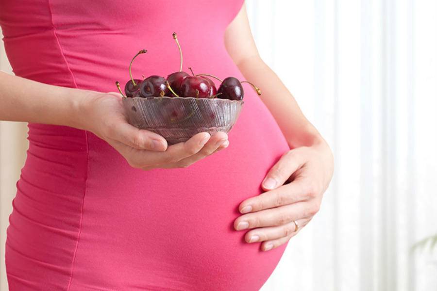 Вишня при беременности, можно ли беременным есть свежие и переработанные ягоды на 1, 2 и 3 триместре, польза вишни для организма женщины