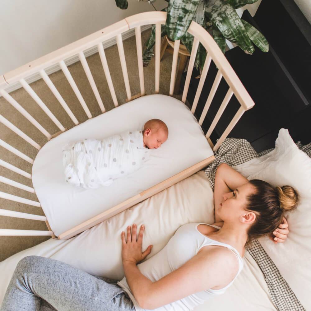 Как спать вместе с новорожденным (с иллюстрациями)