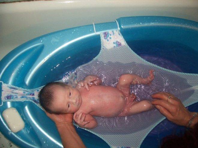 Какая температура воды для купания новорожденного