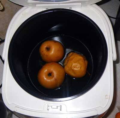 Как запечь яблоки в микроволновке, чтобы они были сочными?