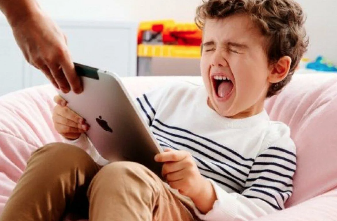 Дети и гаджеты: плюсы и минусы. как отучить ребенка от планшета?