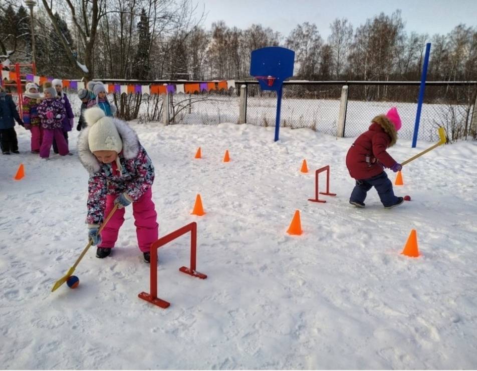 Зимние игры с детьми на улице или самый подходящий день – сегодня!
