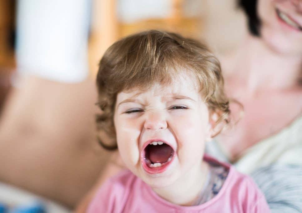 Почему годовалый ребенок дерется, кусается, щипается и бьет маму по лицу? что делать, если ребенок 1 год дерется?