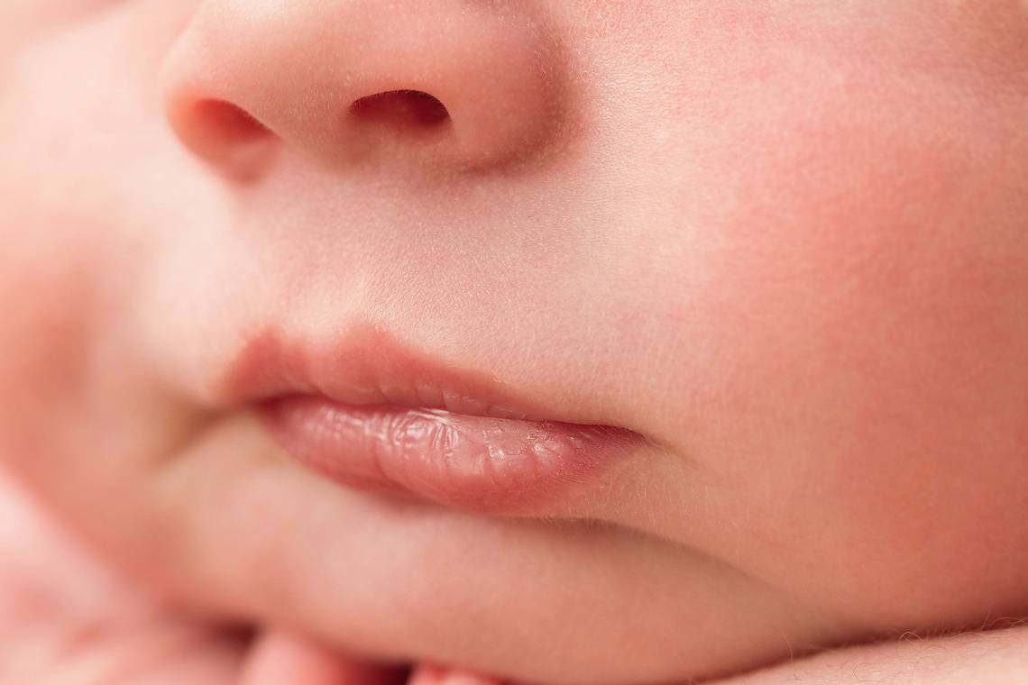 Почему трясется (дрожит) подбородок у новорожденных, грудничков и детей старше