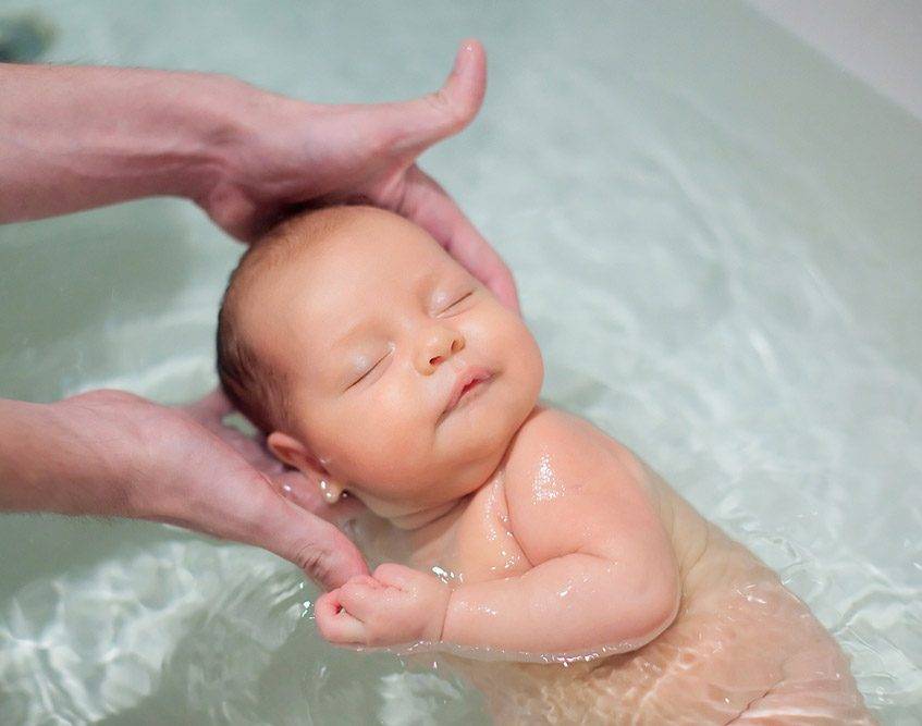 Нужно ли купать ребенка каждый день?