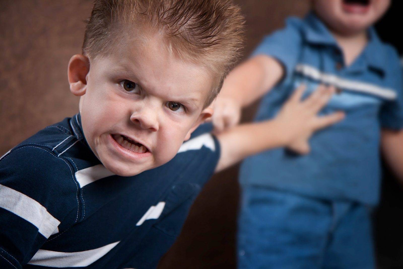 Лечение агрессии у ребенка. решение детской агрессии