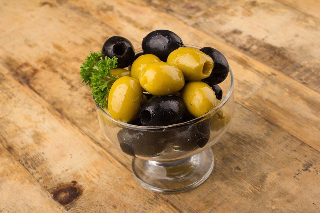 Можно ли оливки кормящей маме, польза и вред при грудном вскармливании