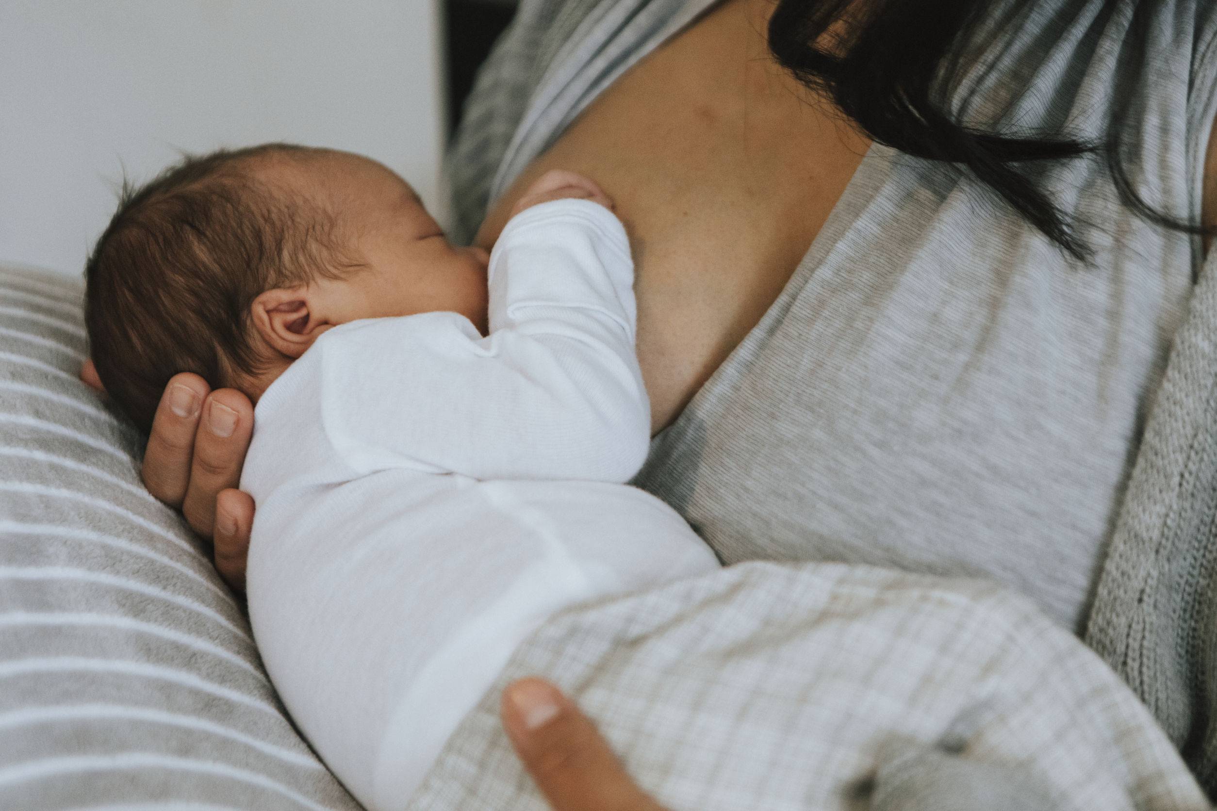 К чему снится кормление младенца: хорошо это или плохо? кормила младенца во сне: основные толкования сна по разным сонникам -