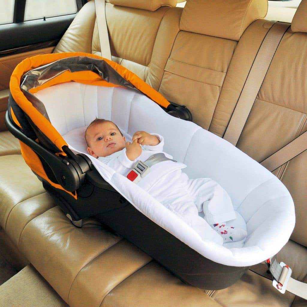 Люлька на переднем сиденье. Люлька для младенца в машину. Автолюлька для новорожденного. Автолюлька для новорожденного в машину. Детская автомобильная люлька для новорожденных.