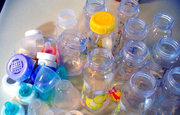 Как правильно стерилизовать бутылочки для новорождённых в домашних условиях?
