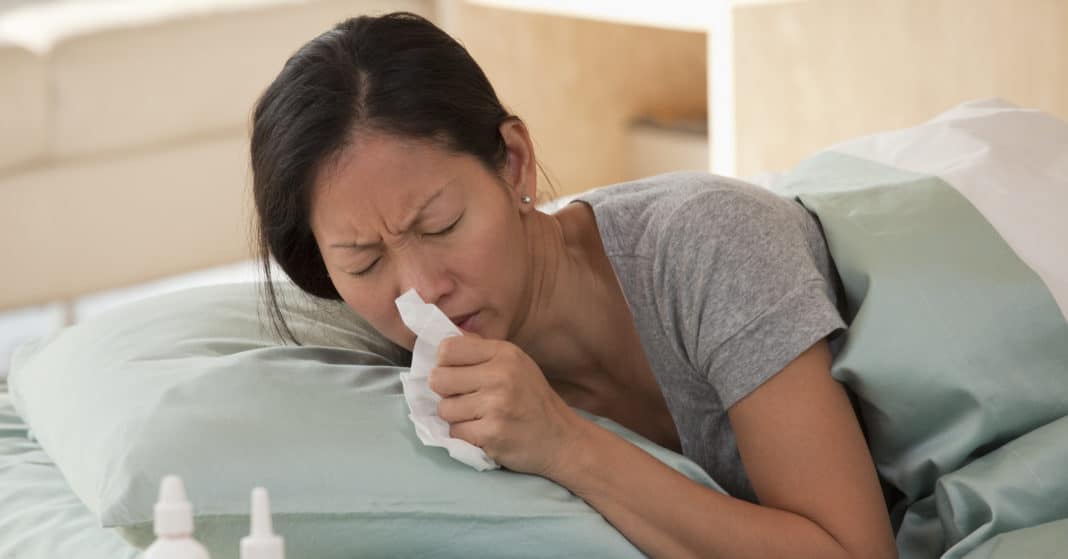 Как лечить влажный кашель у взрослых | причины влажного (мокрого, отхаркивающего) кашля | доктор мом®