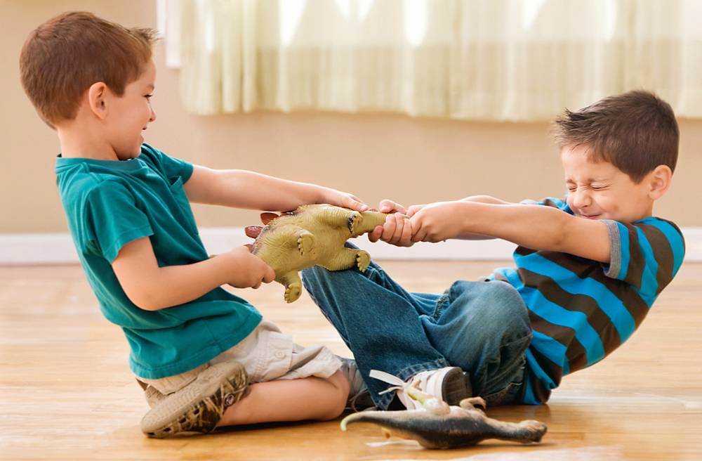 Ребенок кидает игрушки. как приучить к порядку? | nutrilak