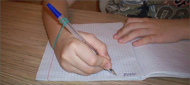 Фото как правильно держать ручку