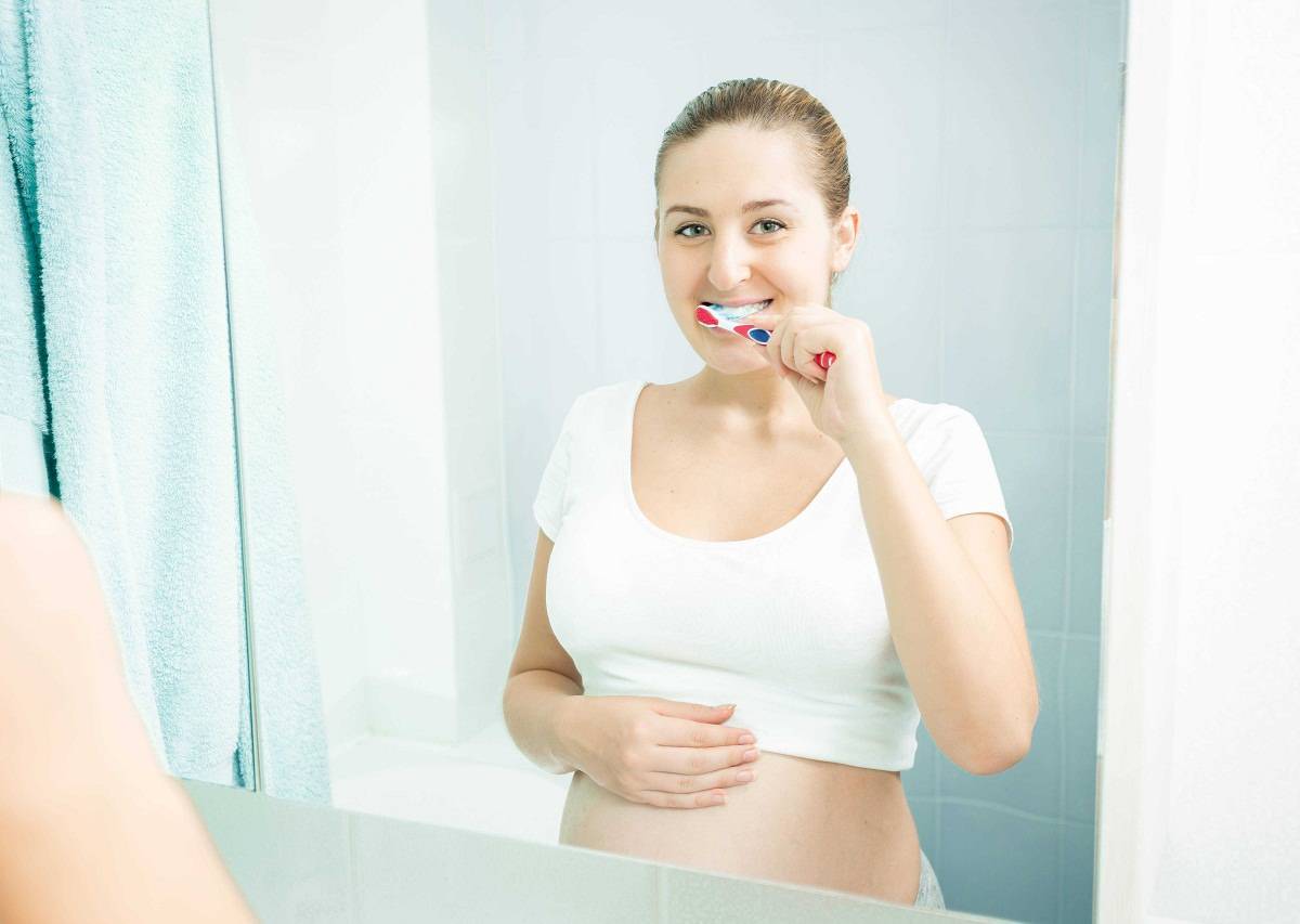 Чистка зубов при беременности