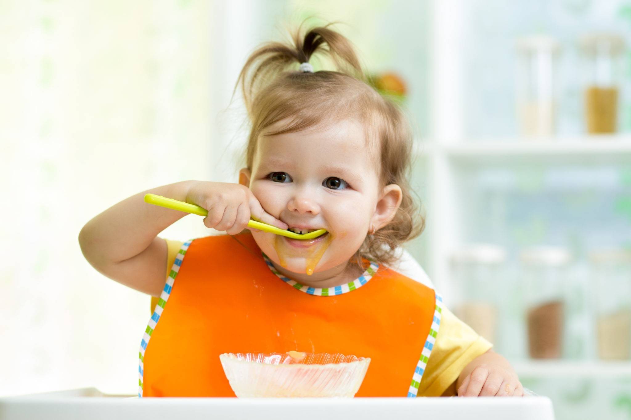 Как научить ребёнка кушать самостоятельно