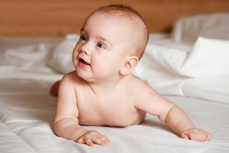 Развитие ребенка в 10 месяцев | развитие мальчиков и девочек в 10 месяцев: вес, рост, что умеет