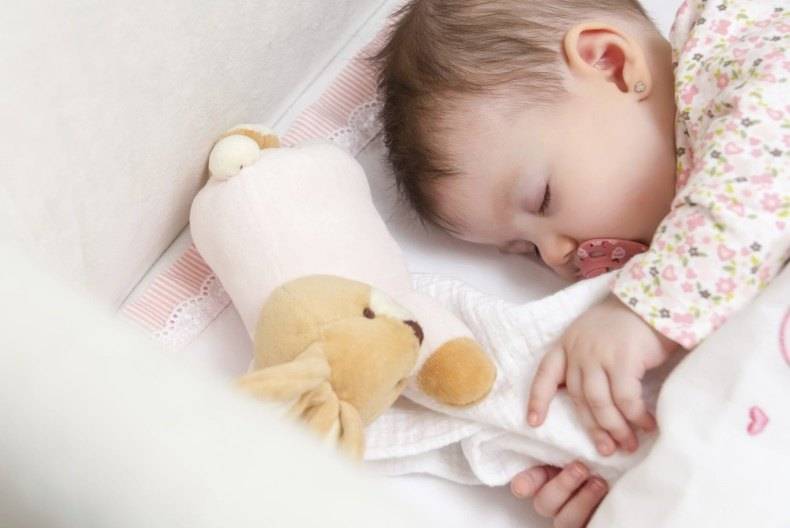 Во сколько лет ребенок должен спать отдельно от родителей❗️